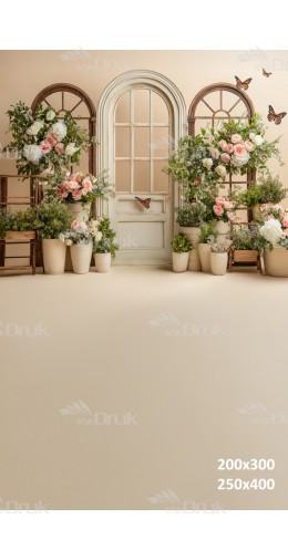 Tło fotograficzne „Kwiatowe drzwi z motylami w stylu vintage” | E649